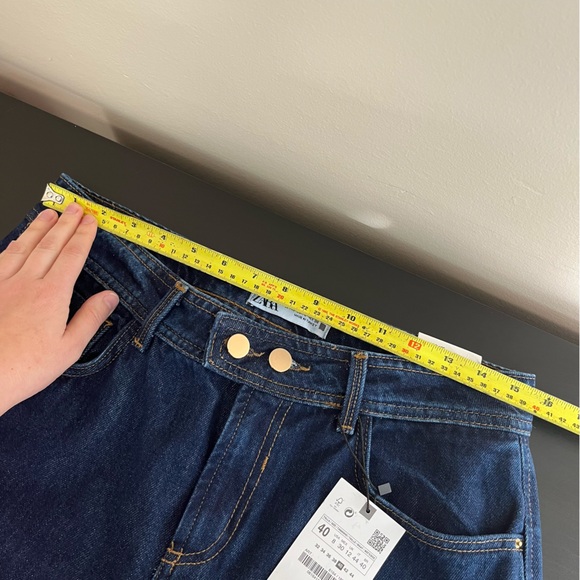 NWT ZARA Mid Rise Flare Dark Wash Jean - Size 8 - Picture 12 of 15